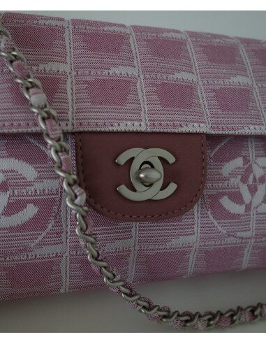ENSEMBLE SAC, PORTE-FEUILLE ET TROUSSE CHANEL