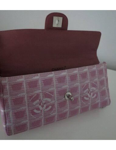 ENSEMBLE SAC, PORTE-FEUILLE ET TROUSSE CHANEL