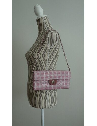 ENSEMBLE SAC, PORTE-FEUILLE ET TROUSSE CHANEL