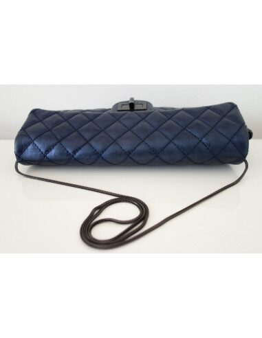 SAC CHANEL 2.55 BAGUETTE BLEU METALLIQUE