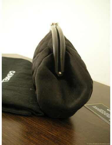 POCHETTE CHANEL SATIN NOIR COLLECTION 2010
