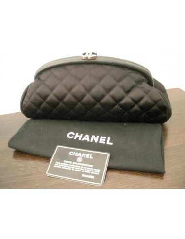 POCHETTE CHANEL SATIN NOIR COLLECTION 2010