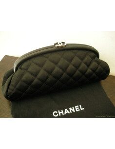 POCHETTE CHANEL SATIN NOIR COLLECTION 2010