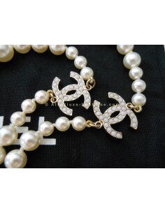 COLLIER / SAUTOIR CHANEL EN PERLES