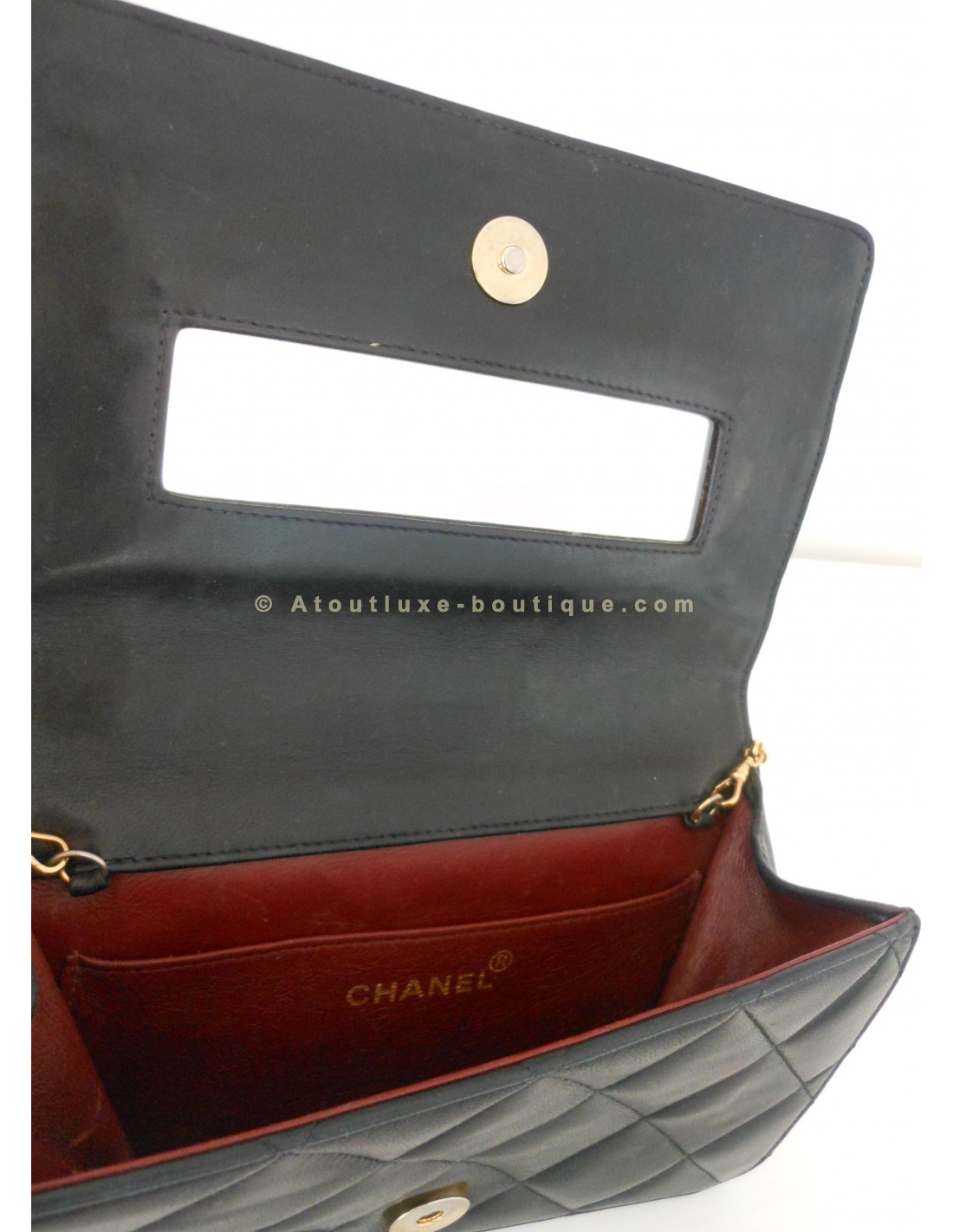 Lot - CHANEL Sac pochette Chanel vintage en cuir bicolore