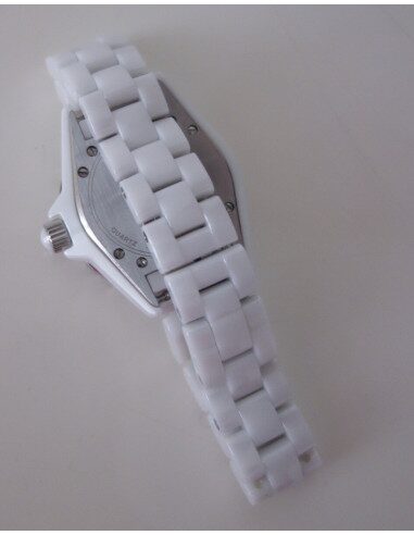 Montre Chanel J12 diamants noirs