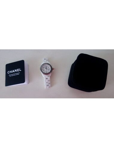Montre Chanel J12 diamants noirs