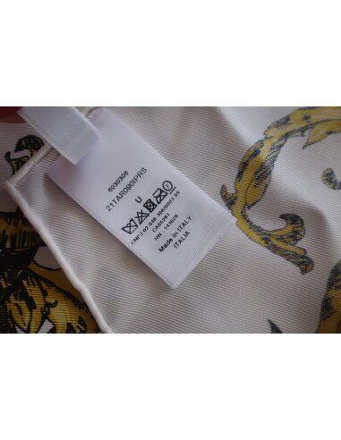 Carré Dior Le monde doré