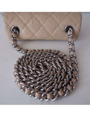 Sac Chanel chain around