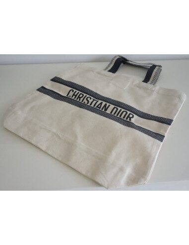 Tee-shirt Dior avec son Tote bag