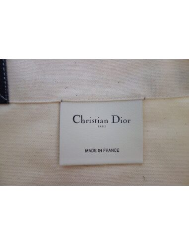 Tee-shirt Dior avec son Tote bag