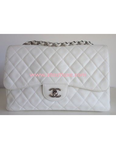 sac Chanel classique Gm caviar blanc