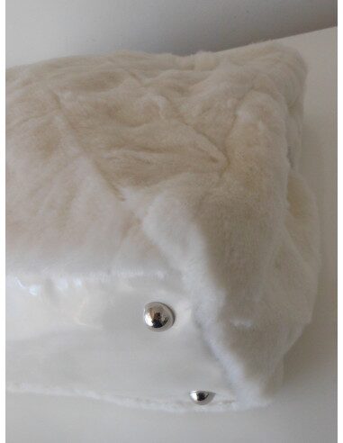 SAC CHANEL FAUSSE FOURRURE CAMELIA