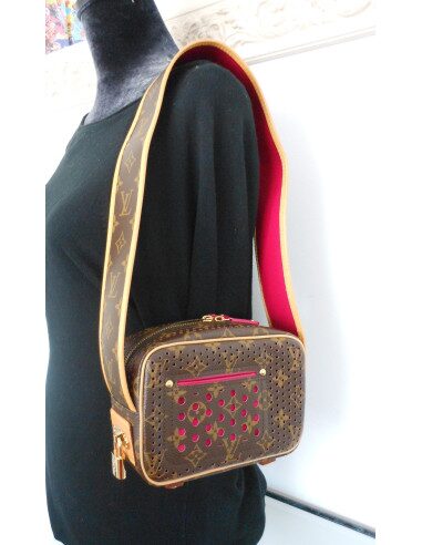 POCHETTE VUITTON PERFORE FUSCHIA