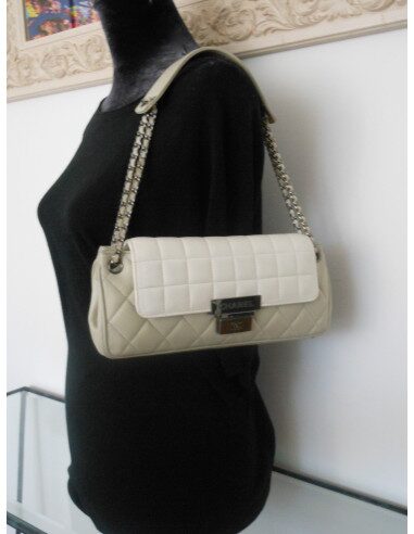 SAC CHANEL BAGUETTE CUIR